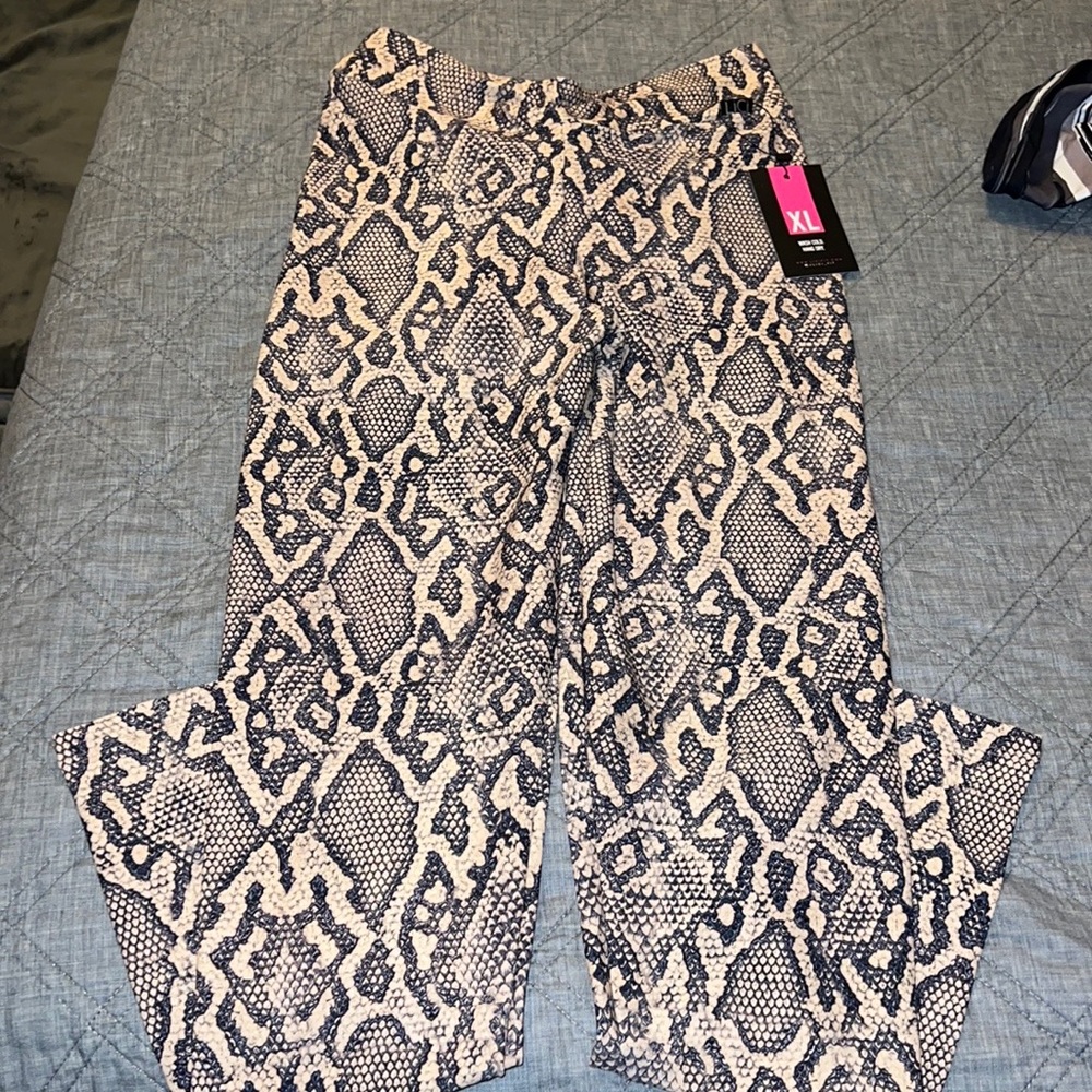 NWT Python High Waist Scrunch Leggings - Licifit